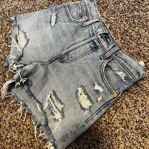 Levi’s Wedgie Fit shorts